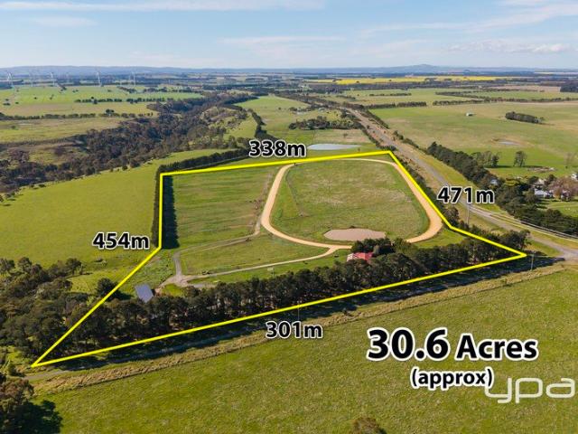A PRESTIGIOUS RURAL LIFESTYLE WITH EXCEPTIONAL EQUINE INFRASTRUCTURE & INCOME POTENTIAL