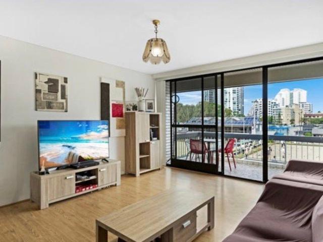 A Prime Broadwater Position with Spacious Living