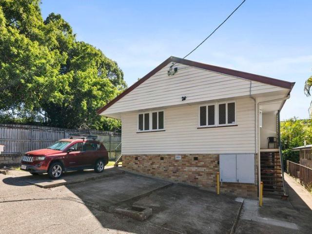 A Prime 6 Unit Block in the Heart of Newmarket