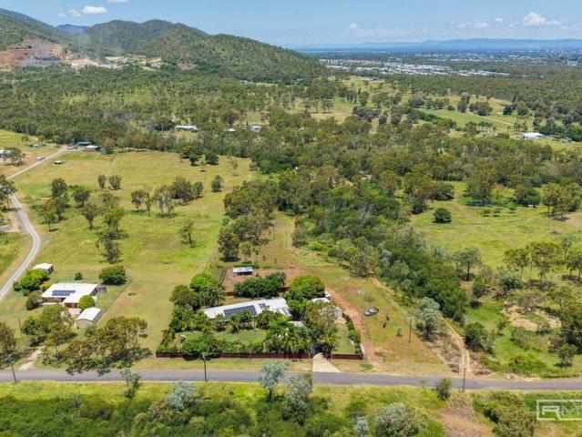 A Private 10 Acre Estate in the Heart of Parkhurst A True Once in a Generation Offering