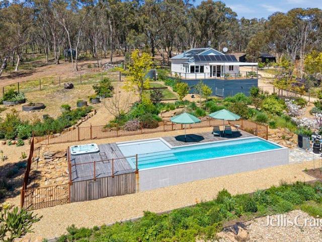 A private country retreat of extraordinary scale and luxury