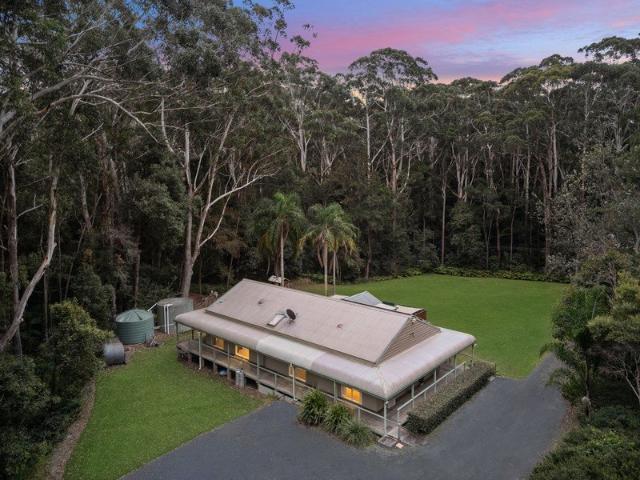 A private coastal acreage moments from Macmasters Beach