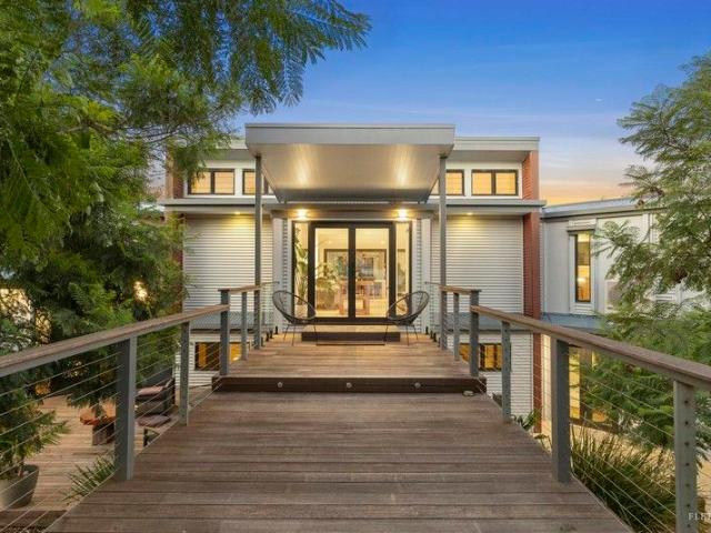 A Private Coastal Estate Between The Trees And The Tide, with Remarkable Lifestyle Flexibility
