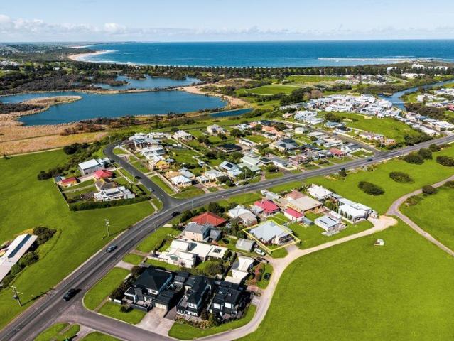 A Private Coastal Retreat Moments from the CBD