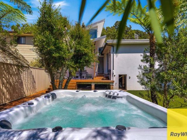 A Private Coastal Sanctuary in South Umina