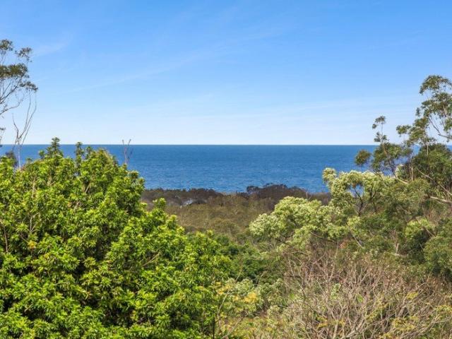 A private coastal sanctuary where luxury, space and the beach become part of everyday life