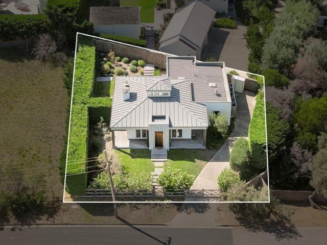 A private coastal sanctuary where timeless design and relaxed Portsea living come together with effortless appeal