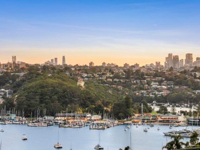 A private Clontarf sanctuary with magnificent harbour panorama