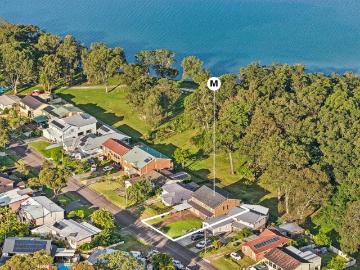 A private and versatile family haven by the lake