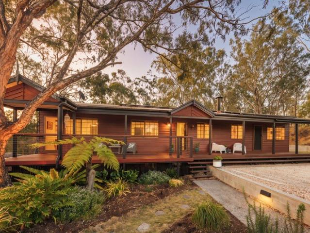 A Private Acreage Retreat with Captivating Mountain Views