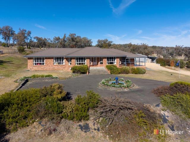 A Private Acreage Retreat with Town & Rural Views