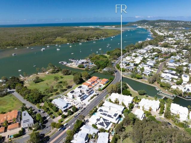 A Private Architectural Retreat Moments from the Noosa River