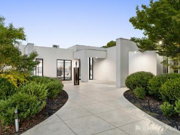 A Private Architectural Sanctuary on Nearly 40 Acres in Healesville