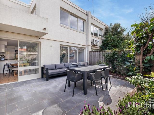 A Private Balaclava Haven with Space to Entertain