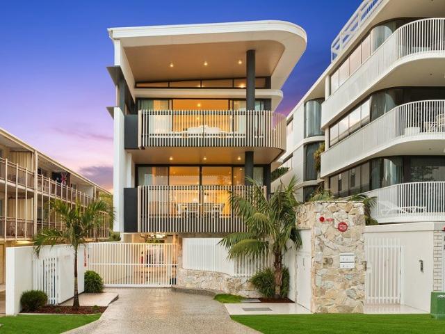 A Private Beachfront Estate of Rare Scale & Flexibility