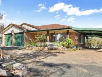 Binjura, Snowy River, Victoria - Equipped kitchen