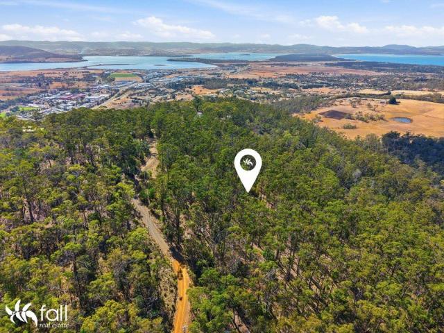 A Private Bushland Escape with Coastal Views