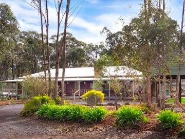 A Private Bushland Retreat on 11 Acres with exceptional shedding