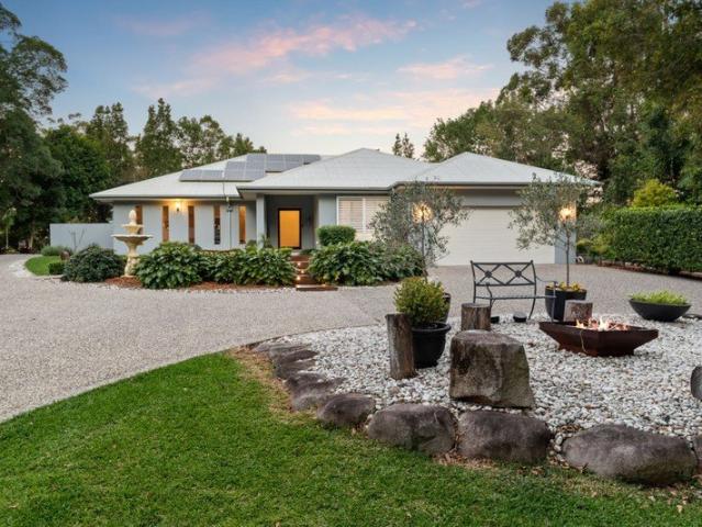 A Private Golden Triangle Estate of Exceptional Lifestyle and Versatility