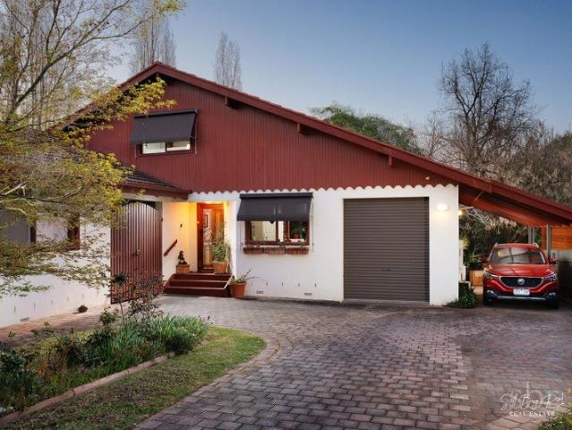 A PRIVATE GARDEN RETREAT WITH ELEVATED COTTAGE CHARM