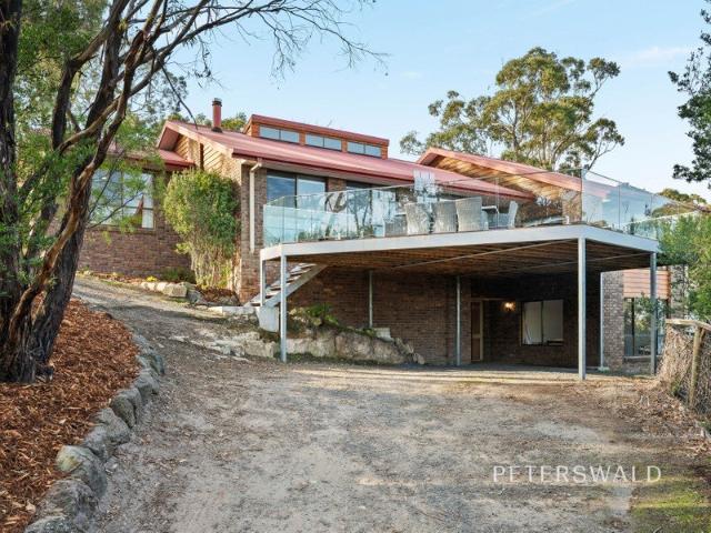 A Private Geilston Bay Sanctuary
