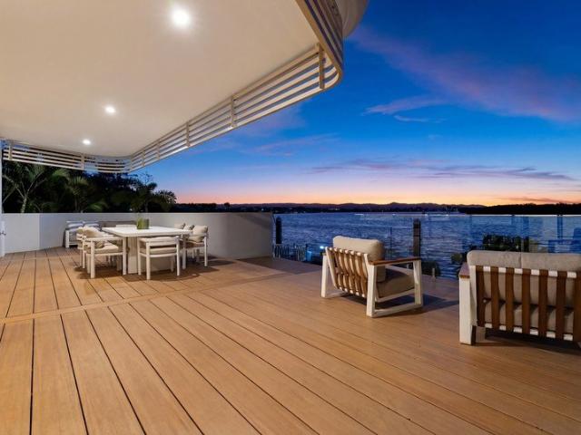 A Private Ground Floor Sanctuary on the Water's Edge