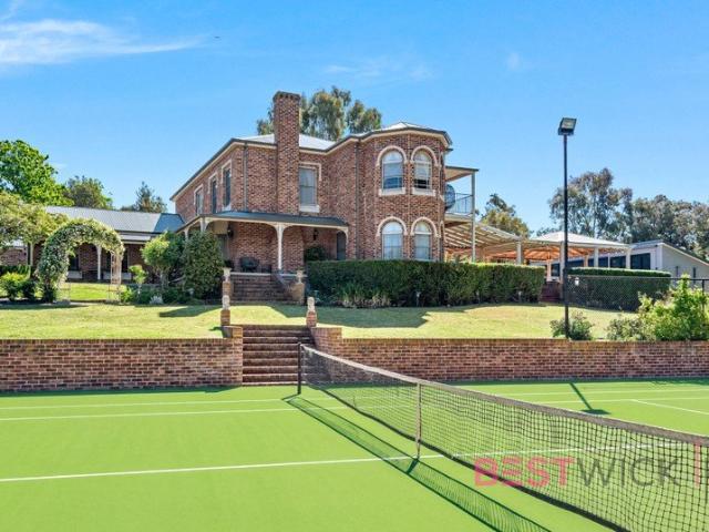 A Private Estate of Grand Scale, Luxury & Lifestyle on 2.5 Acres
