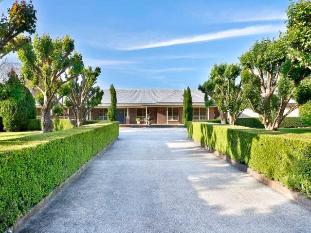 A Private Estate of Refined Country Living