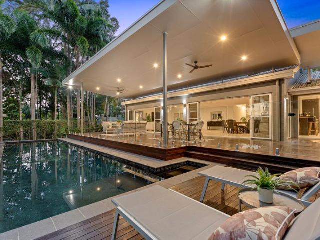 A Private Family Oasis on a Tropical 2000m² Buderim Setting