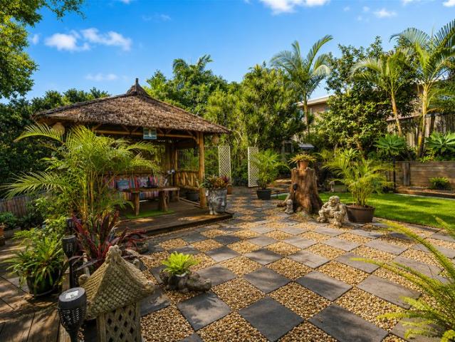 A Private Family Oasis on 987m² Entertainer's Dream with Stunning Gardens