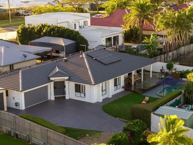 A Private Family Haven with Picturesque Farm Views