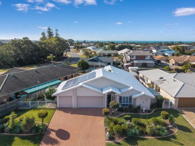 A PRIVATE FAMILY RETREAT IN THE HEART OF HERVEY BAY