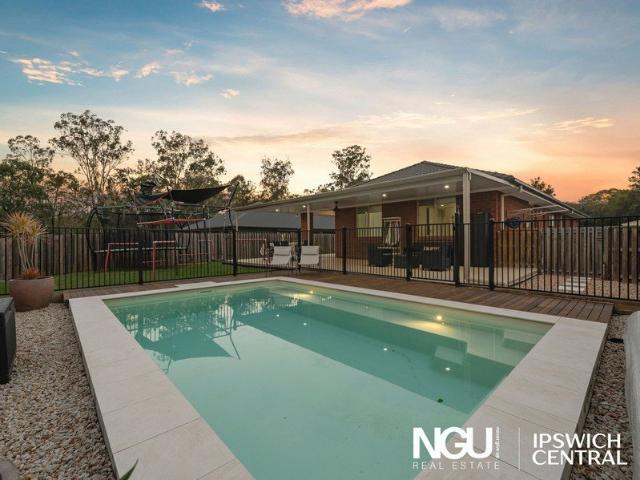 A PRIVATE FAMILY RETREAT WITH A POOL, SOLAR, HUGE ALFRESCO & 745M2 OF SPACE!