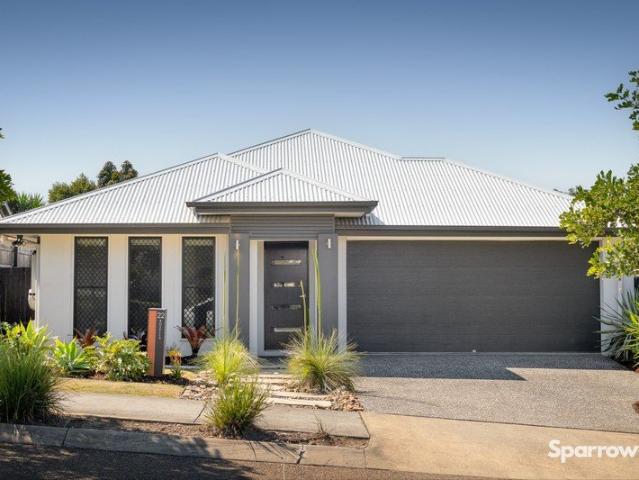 A PRIVATE FAMILY SANCTUARY WITH STUNNING GARDENS, TREE TOP VIEWS & EXCEPTIONAL ENTERTAINING