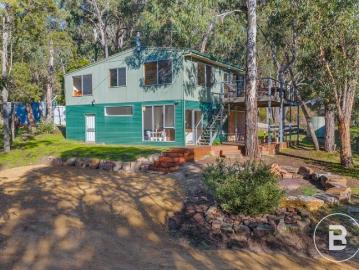 A Private Halls Gap Retreat Surrounded by Nature
