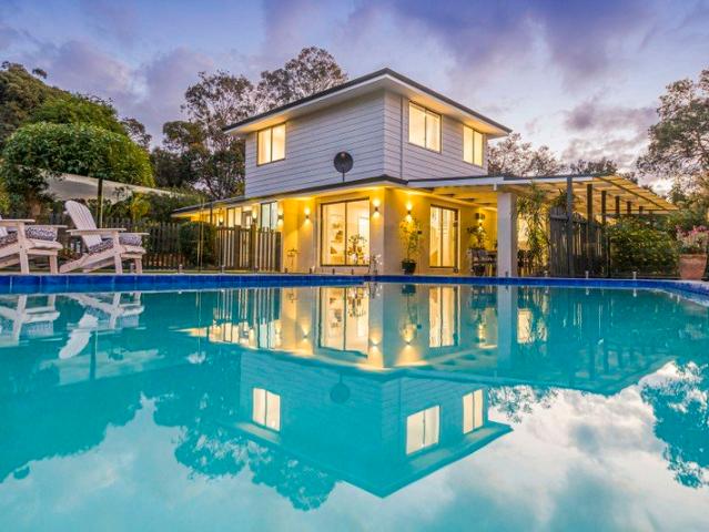 A Private Hills Estate Overlooking the Orange Valley
