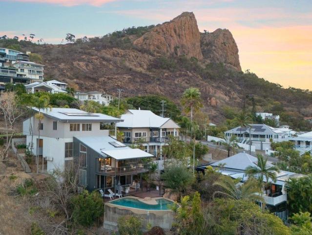 A Private Hillside Retreat with Spectacular City & Ocean Views