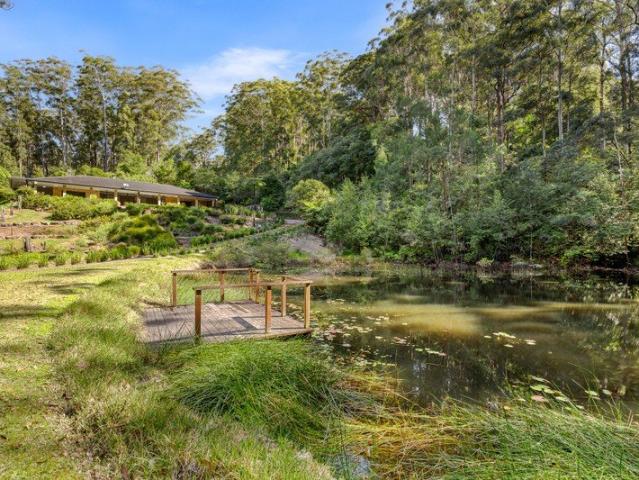 A Private Hinterland Sanctuary Where Craftsmanship Meets Nature