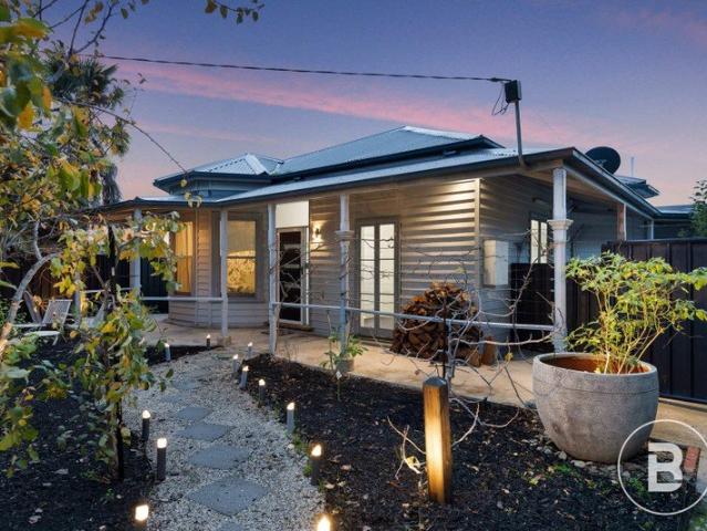 A Private Inner City Retreat with Contemporary Flair