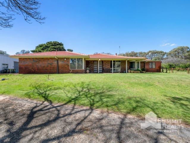 A Private Lifestyle Escape on Over 10 Acres