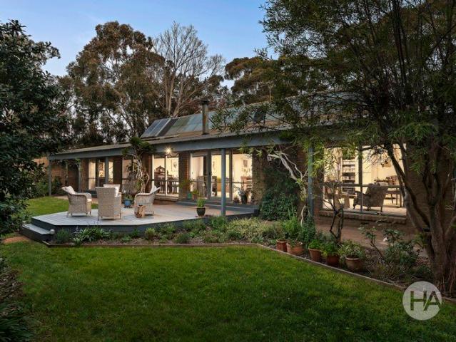 A Private Moorooduc Sanctuary Surrounded by Nature
