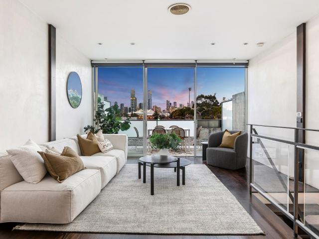 A Private Multi Storey City Residence With Sweeping CBD Views