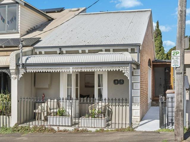 A private sanctuary moments from Darling Street