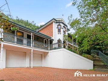 A Private Sanctuary of Luxury in Stunning Waterfall Gully