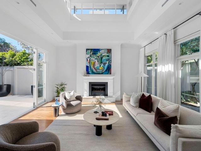 A PRIVATE SANCTUARY OF LIGHT, SPACE AND TIMELESS ELEGANCE