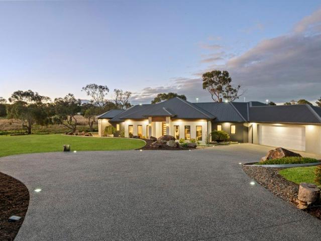 A Private Sanctuary of Scale, Style & Scenic Beauty