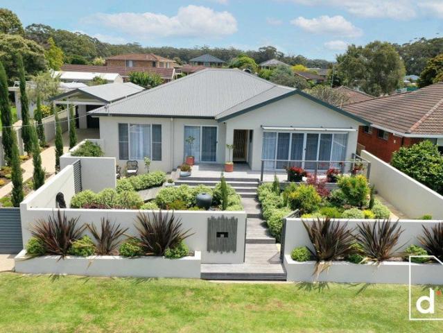 A Private Sanctuary of Space, Light & Exceptional Outdoor Living
