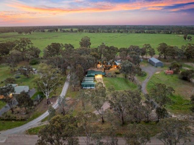 Mudbrick Magic: A Character Retreat Minutes from the Hume