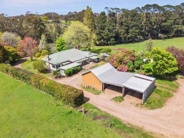 A Private Red Hill Retreat with Space, Character and Country Charm