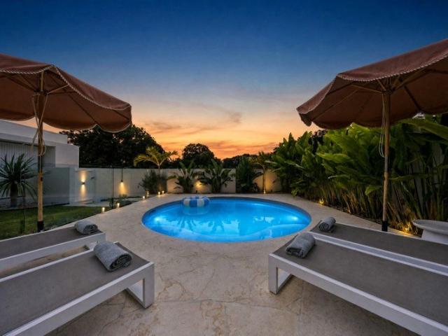 A Private Resort in Burleigh Waters, 750m From North Burleigh Beach